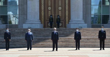 Tüm Kazakistan, bir dakikalık saygı duruşunda bulundu