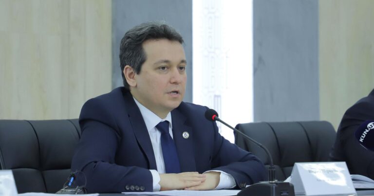 Özbekistan Halk Eğitimi Bakanı koronavirüse yakalandı