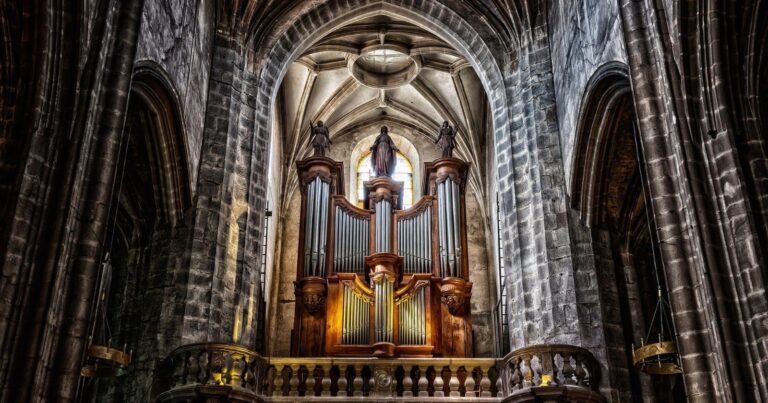 Notre Dame Katedrali’nin devasa orgunun temizliği 4 yıl sürecek
