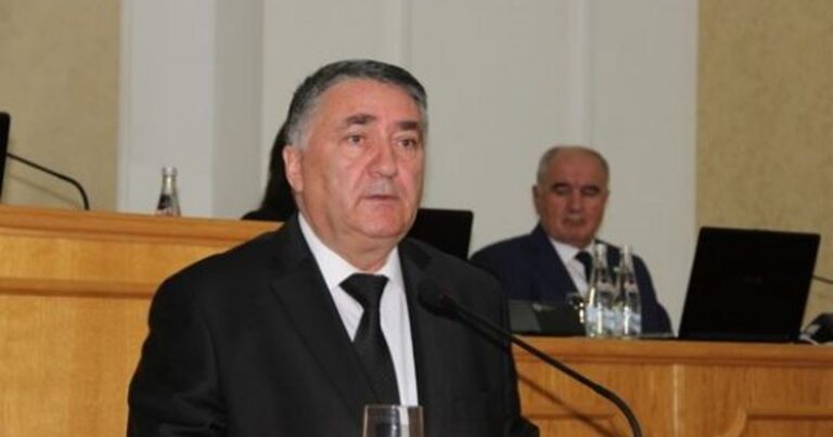 Tacikistan Ulaştırma Bakanı intihara teşebbüs etti