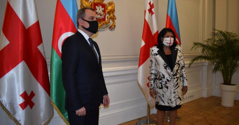 Azerbaycan Dışişleri Bakanı Bayramov, Gürcistan Devlet Başkanı Zurabişvili ile görüştü
