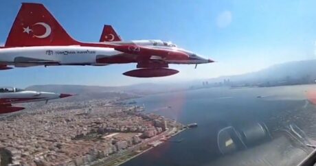 F-16 ve Türk Yıldızları’ndan İzmir selamlaması