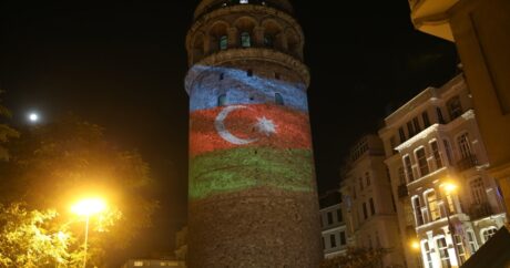 Galata Kulesi’ne Azerbaycan bayrağı yansıtıldı