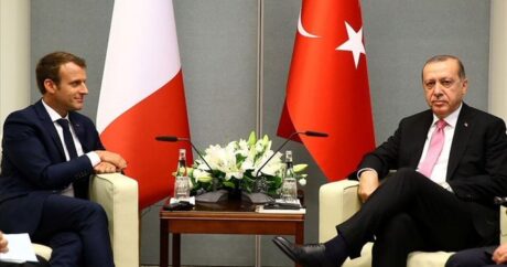 Bakan Gül`den dikkat çeken Erdoğan-Macron paylaşımı