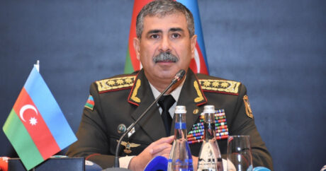 Azerbaycan Savunma Bakanı Hasanov, Kazakistan’a gitti