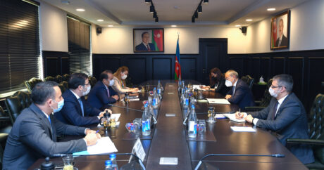 Azerbaycan Ekonomi Bakanı Cabbarov`la Türk Konseyi Genel Sekreteri Amreyev bir araya geldi