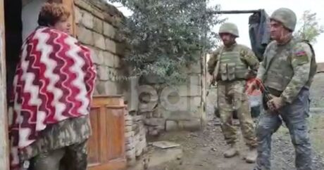 Ermeni kadın Azerbaycan askerini böyle karşıladı: “Evinize hoş geldiniz”