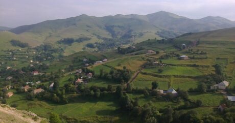 Ermenistan, kendi arazisinden Azerbaycan köylerini ateşe tuttu