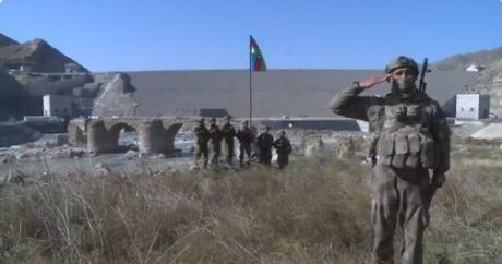 Hudaferin Köprüsü’nde Azerbaycan bayrağı dalgalanıyor