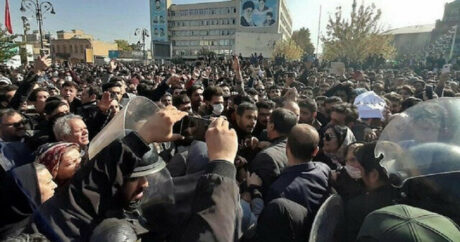 Güney Azerbaycanlılar, Ermenistan`a destek veren İran yönetimini protesto edecek