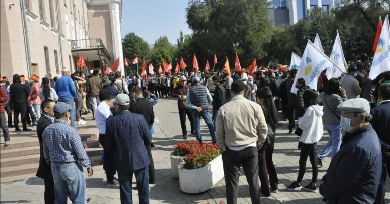 Kırgızistan`da seçimden sonra protestolar başladı