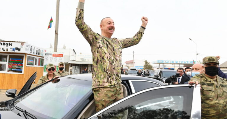 Cumhurbaşkanı Aliyev, işgalden kurtarılan Ağdam şehrini ziyaret etti