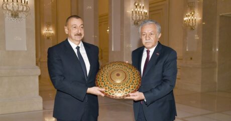 Devlet Bahçeli`den İlham Aliyev`e hediye