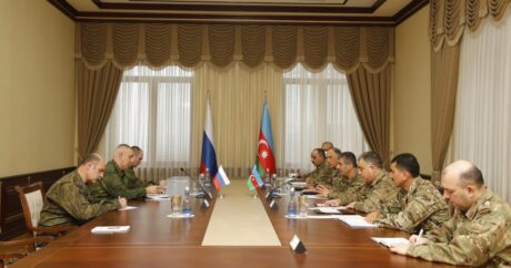 Azerbaycan Savunma Bakanı Hasanov, Karabağ’a yerleştirilecek Rus barış gücü komutanı ile bir araya geldi