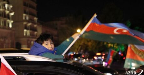 Azerbaycan zaferini kutluyor!