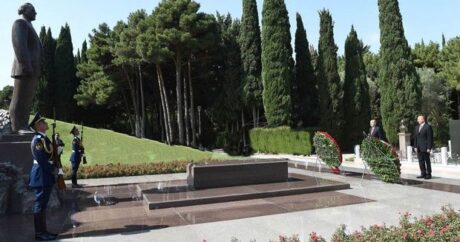 Aliyev ve Erdoğan, Haydar Aliyev`in mezarını ve Türk Şehitliğini ziyaret etti