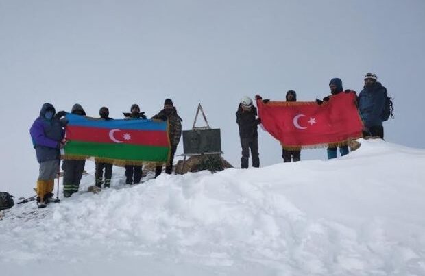 Azerbaycanlı ve Türkiyeli dağcılar Haydar Aliyev ve Atatürk zirvelerine tırmandı
