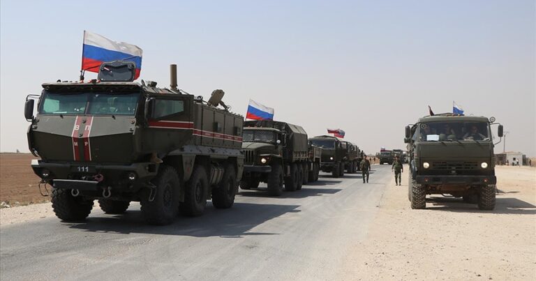 Rusya yüzlerce asker ve araçla Suriye’nin kuzeydoğusuna askeri yığınak yapıyor