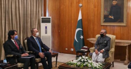 Pakistan Cumhurbaşkanı Alvi`den Bakan Çavuşoğlu`na “Hilal-e Pakistan Nişanı”