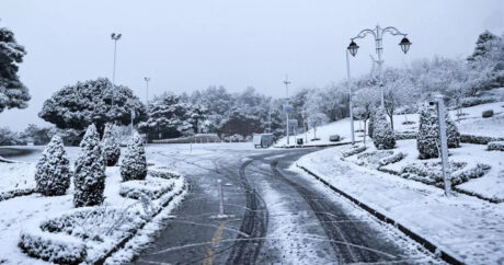 Beklenen kar geldi, İstanbullular güne kar yağışıyla başladı