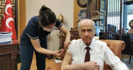 MHP Genel Başkanı Bahçeli, koronavirüs aşısı oldu