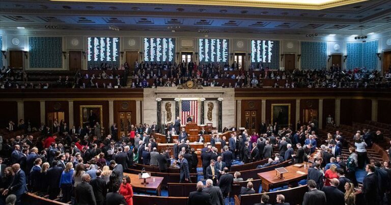 Trump’ın azledilmesinin görüşüleceği Temsilciler Meclisi oturumu başladı