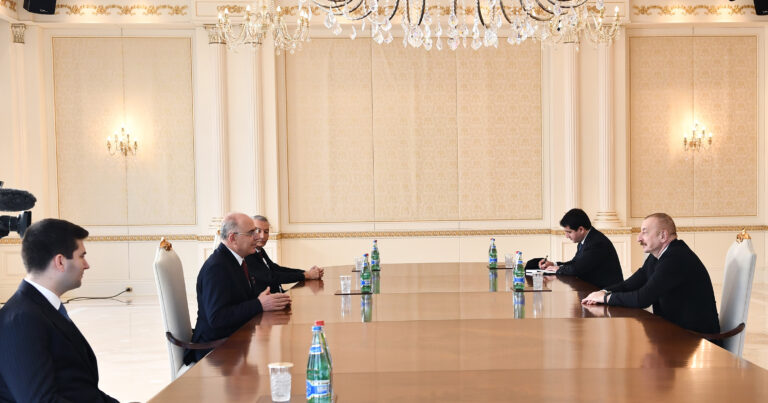 Cumhurbaşkanı Aliyev, MHP Genel Başkan Yardımcısı Karakaya başkanlığındaki heyeti kabul etti