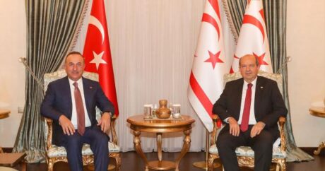 Bakan Çavuşoğlu, KKTC Cumhurbaşkanı Tatar ile bir araya geldi