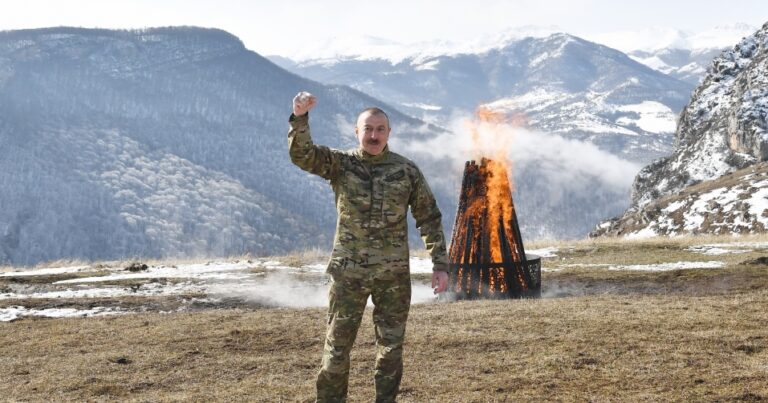 Azerbaycan Cumhurbaşkanı Aliyev, Şuşa’da Nevruz ateşini yaktı