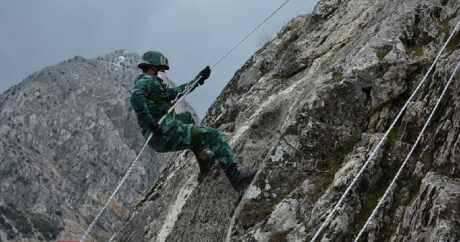 Azerbaycan askerlerine ‘dağcılık eğitimi’ verildi