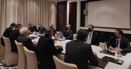 Azerbaycan Dışişleri Bakanı Bayramov, İranlı mevkidaşı Zarif`le bir araya geldi