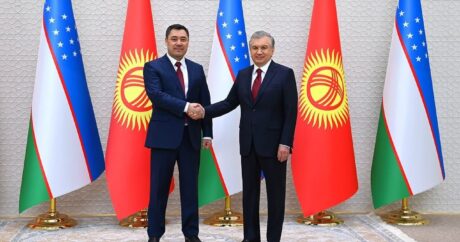 Kırgızistan Cumhurbaşkanı Caparov Özbekistan`da: Mirziyoyev`le bir araya geldi