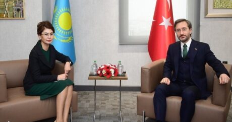 Fahrettin Altun, Kazakistan Enformasyon ve Toplumsal Kalkınma Bakanı Balayeva ile bir araya geldi