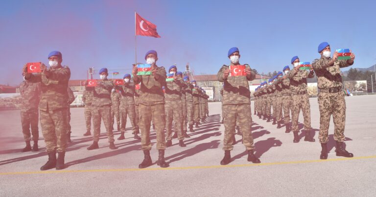 Azerbaycanlı askerler Isparta’daki komando eğitimini başarıyla tamamladı
