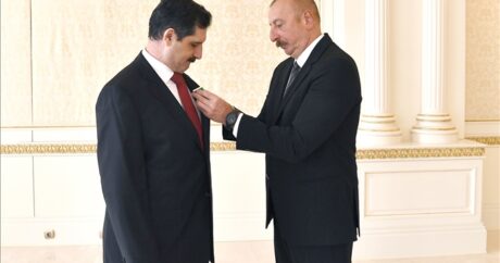 Cumhurbaşkanı Aliyev, Türkiye’nin Bakü Büyükelçisi Özoral’a ‘Dostluk Nişanı’ takdim etti