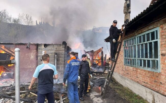 Kazakistan’da ormanda çıkan yangın kente sıçradı