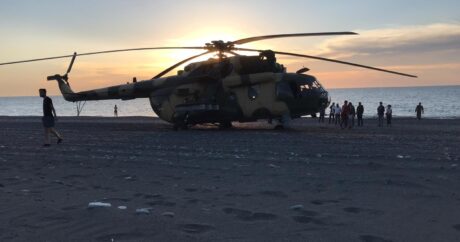 Azerbaycan bayraklı helikopter Giresun’da plaja acil iniş yaptı