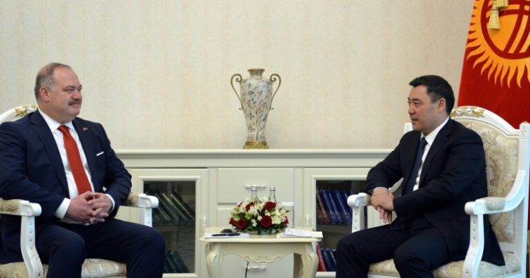 Türkiye’nin Bişkek Büyükelçisi Doğan, Cumhurbaşkanı Caparov’a güven mektubunu sundu