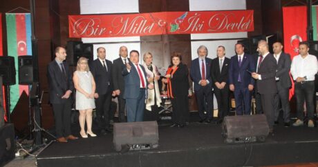 İstanbul`da Zafer Günü coşkusu – Tenzile Rüstemhanlı`ya ödül verildi