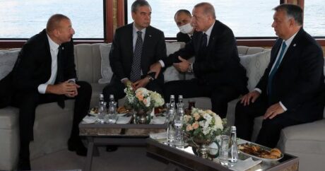 Erdoğan, Türk Konseyi zirvesi öncesi teknede liderlerle sohbet etti