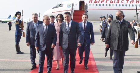 Kırgızistan Cumhurbaşkanı Caparov Azerbaycan`a geldi