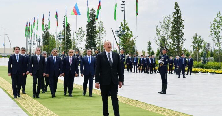 Azerbaycan Cumhurbaşkanı Aliyev Özbekistan`da