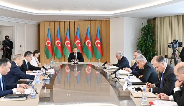 İlham Aliyev, bu yılın son altı ayının sonuçlarına ilişkin toplantı yaptı