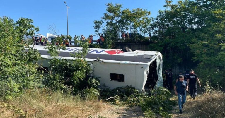 Kırklareli’de yolcu otobüsü devrildi: 6 ölü, 25 yaralı