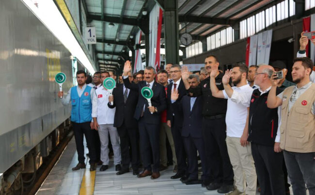 Pakistan’a gidecek “İyilik Treni”nin ikincisi uğurlandı