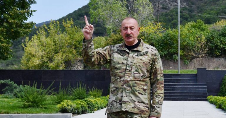 Aliyev: “Sinsi planları olanlar bilsinler ki Türk ordusu yalnız değil”