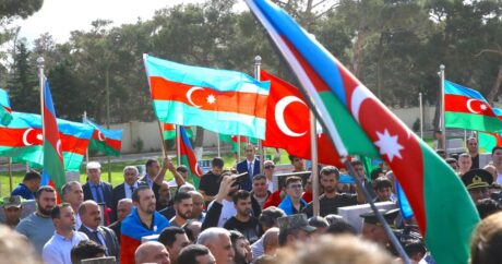 Azerbaycan şehitlerini uğurluyor