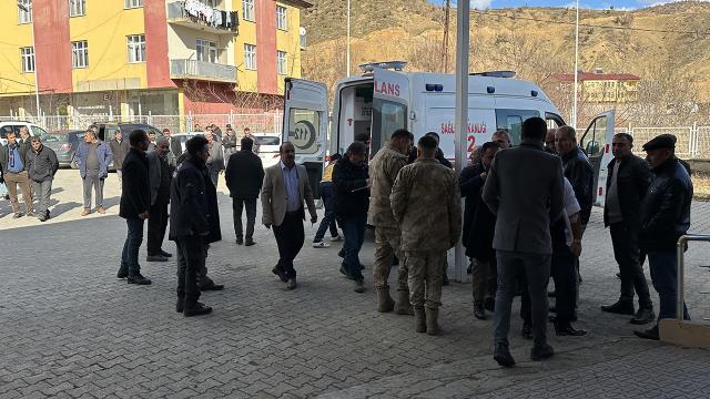 Bitlis’te kamyonet şarampole devrildi: 9 yaralı