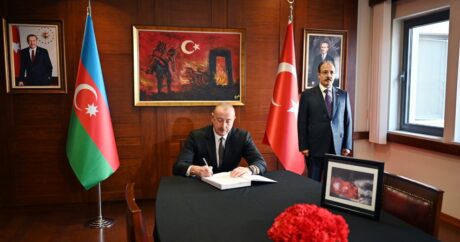 İlham Aliyev, Türkiye’nin Bakü Büyükelçiliği’ni ziyaret etti