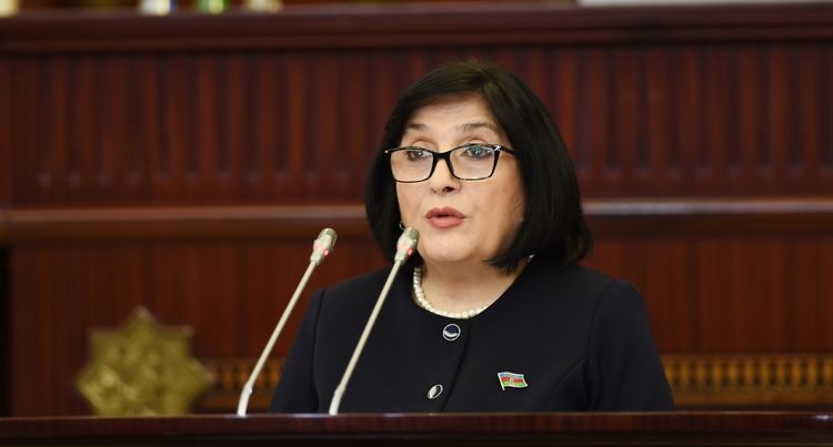 “Ülkemize iftiralar atıyor, bölgede ihtilafı yeniden alevlendirmeye çalışıyorlar” – Azerbaycan Meclis Başkanı